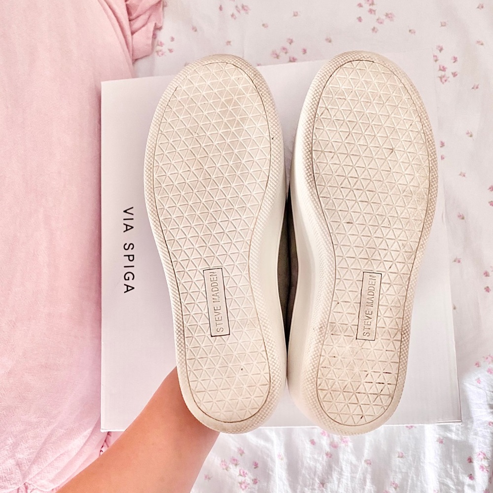 ⛔️SOLD⛔️Steve Madden PomPom Sneakers - Picture 8 of 16